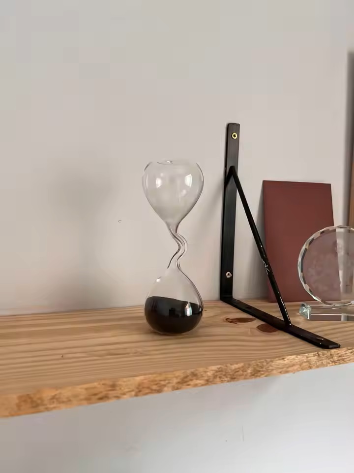 Interior Design Years Of School - Horloge à sable noire au design